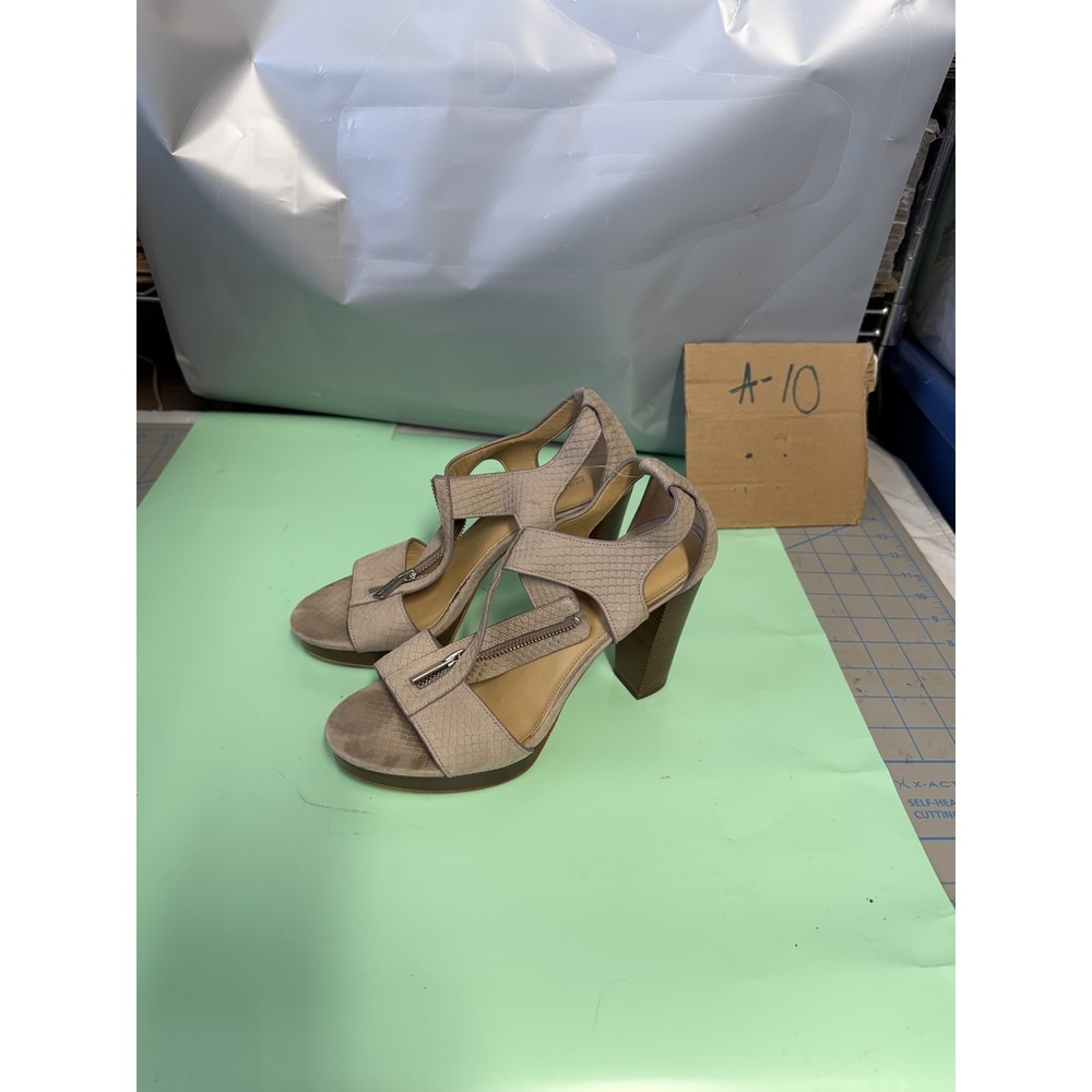 Michael Kors Women's Platform Heeled Sandals Size 7.5M Zipper Detail Textured Up